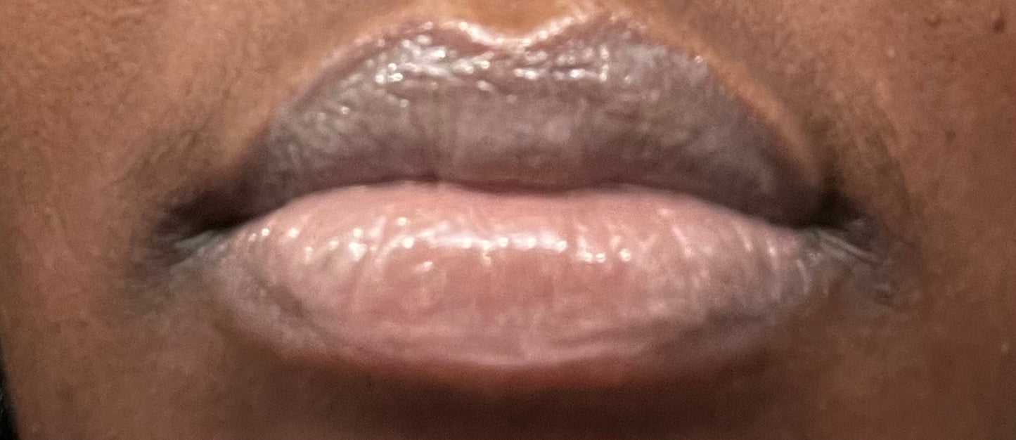 Clear lip gloss Colored lip gloss Non-sticky lip gloss Glossy lips Plumping lip gloss Vegan lip gloss Natural lip gloss